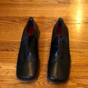 Donald Pliner Black Shoes with Front Zipper